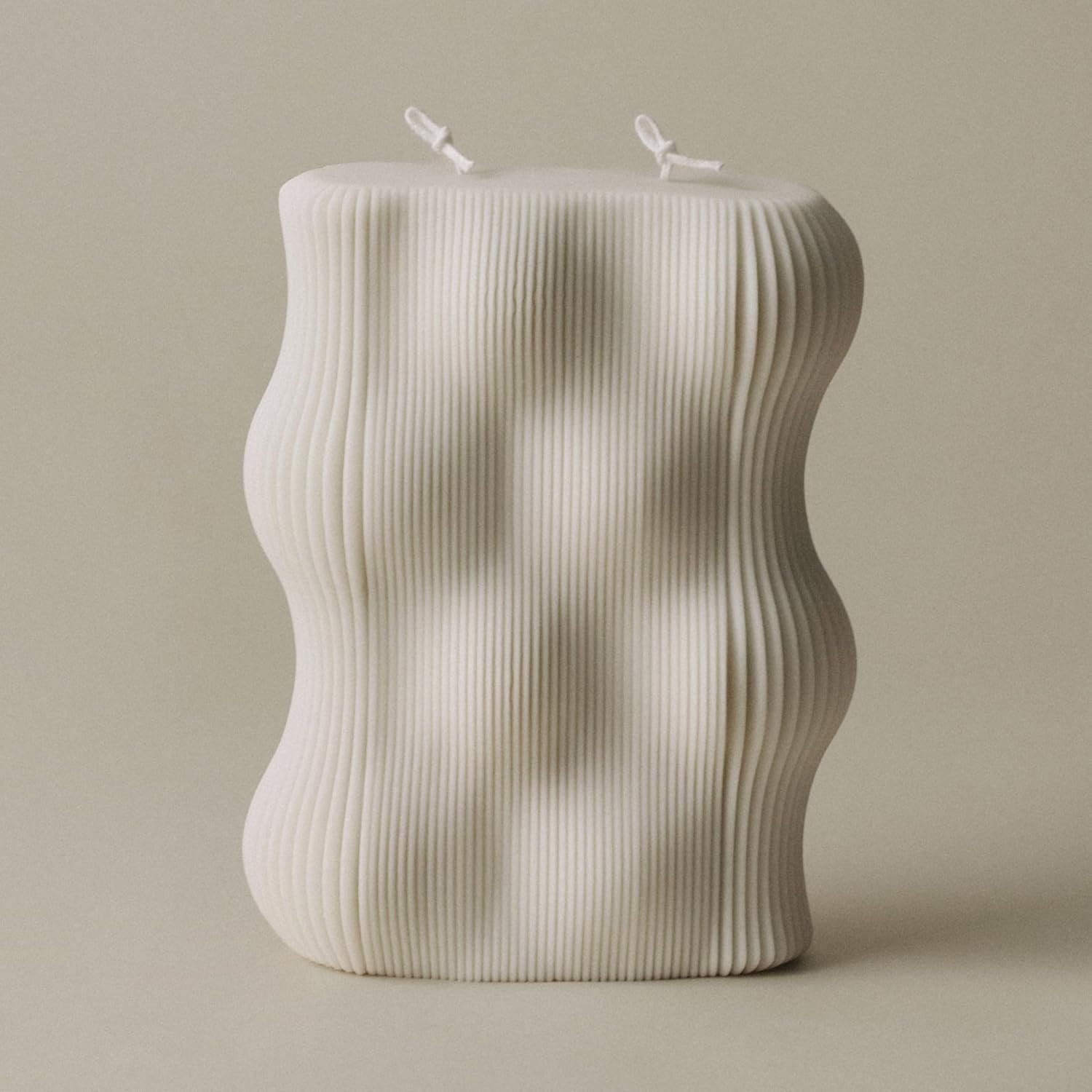 Wavy Candle - Scented Soy Wax Elegant Aesthetic Candle Housewarming Gift Home Decor Idea White